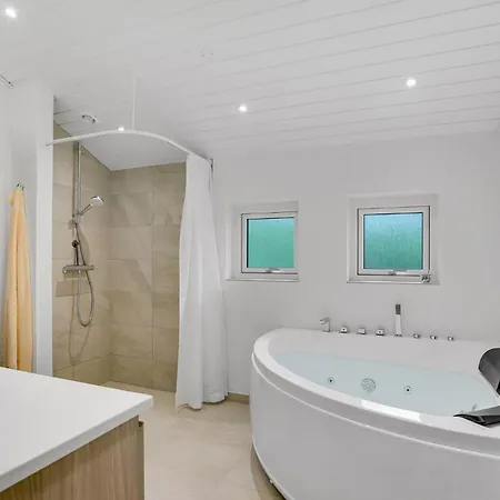 4 Bedroom Amazing In Hjorring Holiday home *