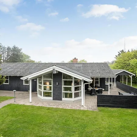 4 Bedroom Amazing In Hjorring