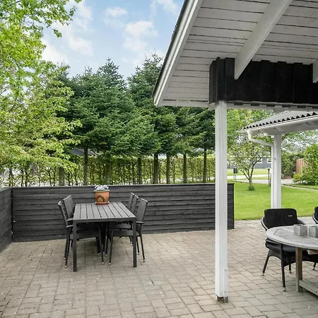 4 Bedroom Amazing In Hjorring